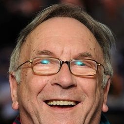 Sam Kelly - 魔法褓母麥克菲 2演員 飾演Mr. Docherty