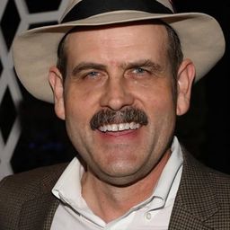 Spike Brandt 飾演 Spike (voice)