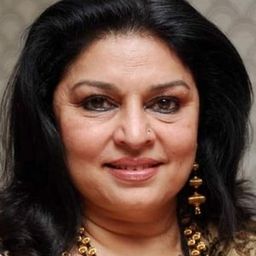 Kiran Juneja 飾演 Geet's Mother