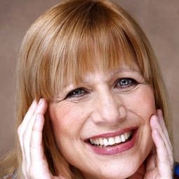 Stone - 電話總是響兩回演員 飾演Madame Campani