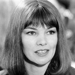 葛蘭黛傑克遜 - 男朋友演員 飾演Rita Monroe