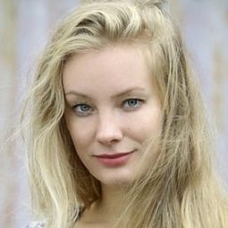 Nora Quest - Wild Chicks in Love演員 飾演Nana