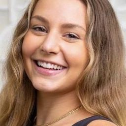 Natalie Peterson - TAYLOR SWIFT | THE ERAS TOUR演員 飾演Self - Dancer