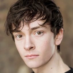 Dylan Blore - 海邊電影院演員 飾演Pogo