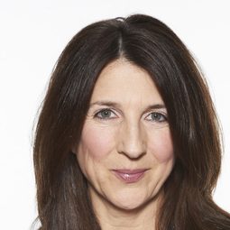 Philippa Fordham 飾演 Snobby Woman