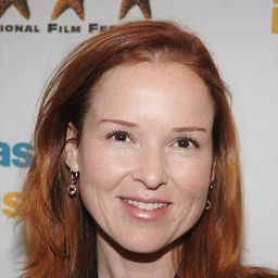 Jennifer Todd - 被代表的女性演員 飾演Self