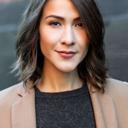 艾兒麥嘉泰兒菲瑟斯 飾演 Joss