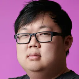 SungWon Cho 飾演 Abs Saja / Bathhouse Patron / Social Media Fan (voice)