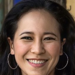 杜安潔·希蘭斯里 - 非人之吻演員 飾演Sai's Mother