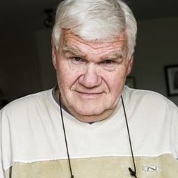 Magnús Ólafsson 飾演 Erlingur