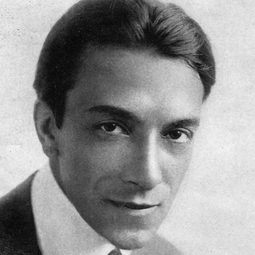 Pedro de Cordoba 飾演 Papa Castro