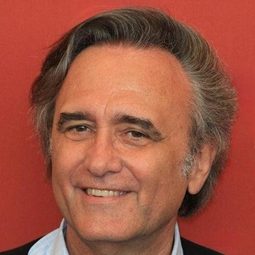 喬·丹特 - 雷·哈里豪森：特效巨人演員 飾演Self