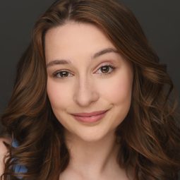 Bailey Ryon 飾演 Children's Chorus, (voice,uncredited)