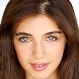 Andra Nechita 飾演 Cin