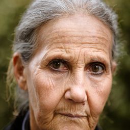 Aurora Quattrocchi 飾演 Bisnonna