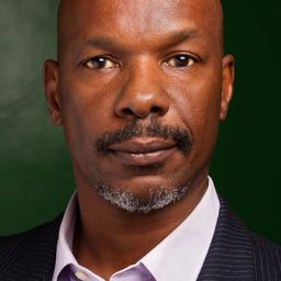 Doug Spearman 飾演 Agent