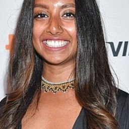 Anubha Momin - 熊語戀人演員 飾演Muslim Airline Agent