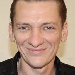 Alexey Vertkov 飾演 Marc