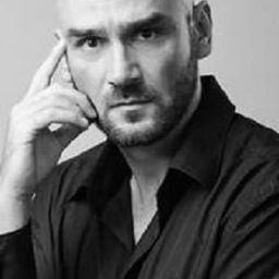 Milorad Kapor 飾演 Policeman