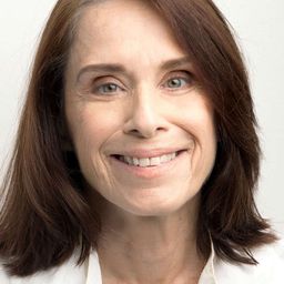 Elaine Hudson 飾演 Ethel