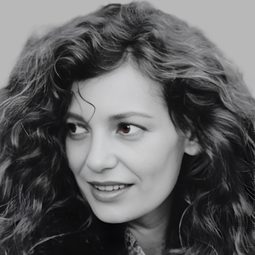 Silvia Aguilar 飾演 Victoria