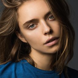 Marta Piekarz 飾演 Kimmi