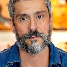 Alexandre Nero 飾演 Self