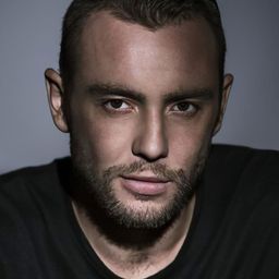 馬欽·柯瓦奇 飾演 Piotr 'Magik' Łuszcz