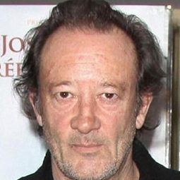 Carlo Brandt 飾演 Lou-Andrea