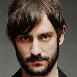 Marco Foschi 飾演 Teo