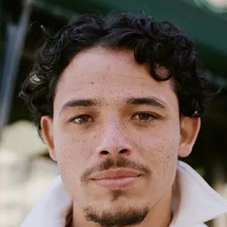 Anthony Ramos 飾演 Noah Diaz