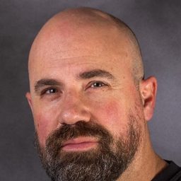 Gil Kolirin 飾演 Security guard