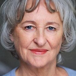 Anne Kidd 飾演 Supermarket Supervisor