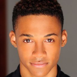 卡麥隆·恩格斯 飾演 Spencer