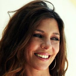 Mónica Ayos - 我愛幽浮演員 飾演La Monica