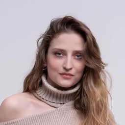 Mariann Hermányi 飾演 Glore Witch