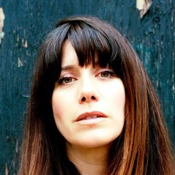 卡洛琳·凱茲 飾演 Wendy Sewell