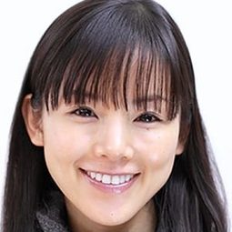 小西真奈美 飾演 One