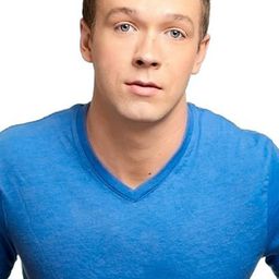 Evan Adrian 飾演 Dave