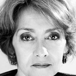 Amparo Vega-León 飾演 Sole