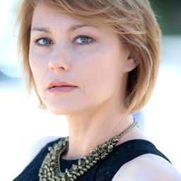 Monica Carpanese 飾演 Assistante sociale