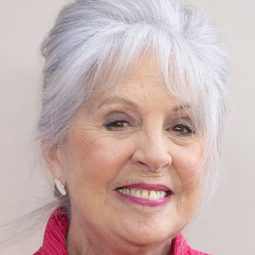 彭尼露威頓 - 一個人的朝聖演員 飾演Maureen Fry