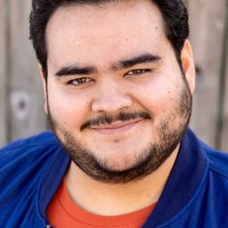 Eduardo Olmos 飾演 Dud