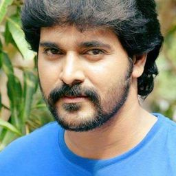 Srinish Aravind 飾演 Gautham