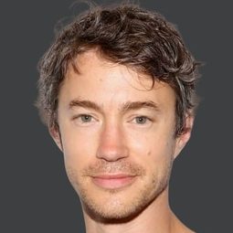 湯姆·威斯登 飾演 Astinos