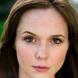 Brooke Harman 飾演 Silvy Lewis