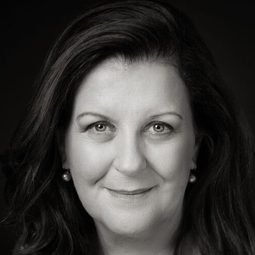 Marion O'Dwyer 飾演 Molly