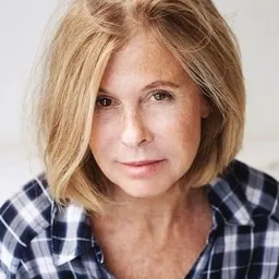 Rebecca Pauly 飾演 Daughter-In-Law