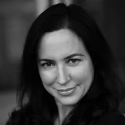 Barbara Scoppa 飾演 Ines