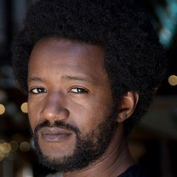 Eric Kabongo 飾演 Philippe